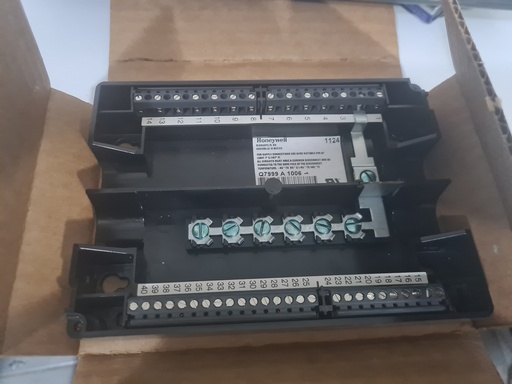 [Q7999A1006] Q7999A1006-Base de montaje para controles R7999A- HONEYWELL